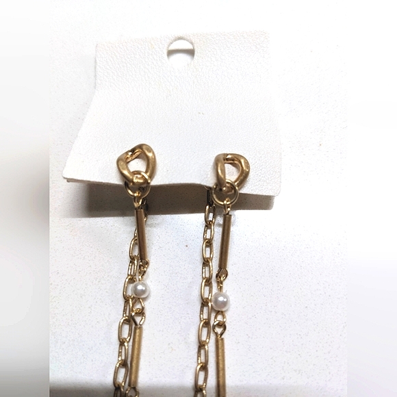 Free People NWT long dangle earrings gold tone pearls gold white - Picture 6 of 8